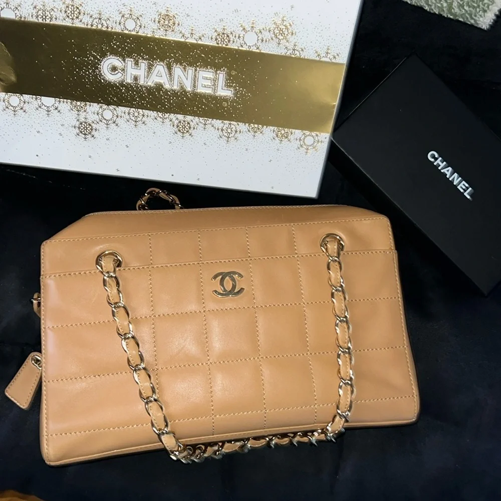 🍫CHANEL WILD STICH CHOCOLATE BAR 🍫 GREAT GREAT CONDITION!